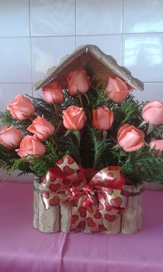 Casinho com doze rosas 
R$ 95,00